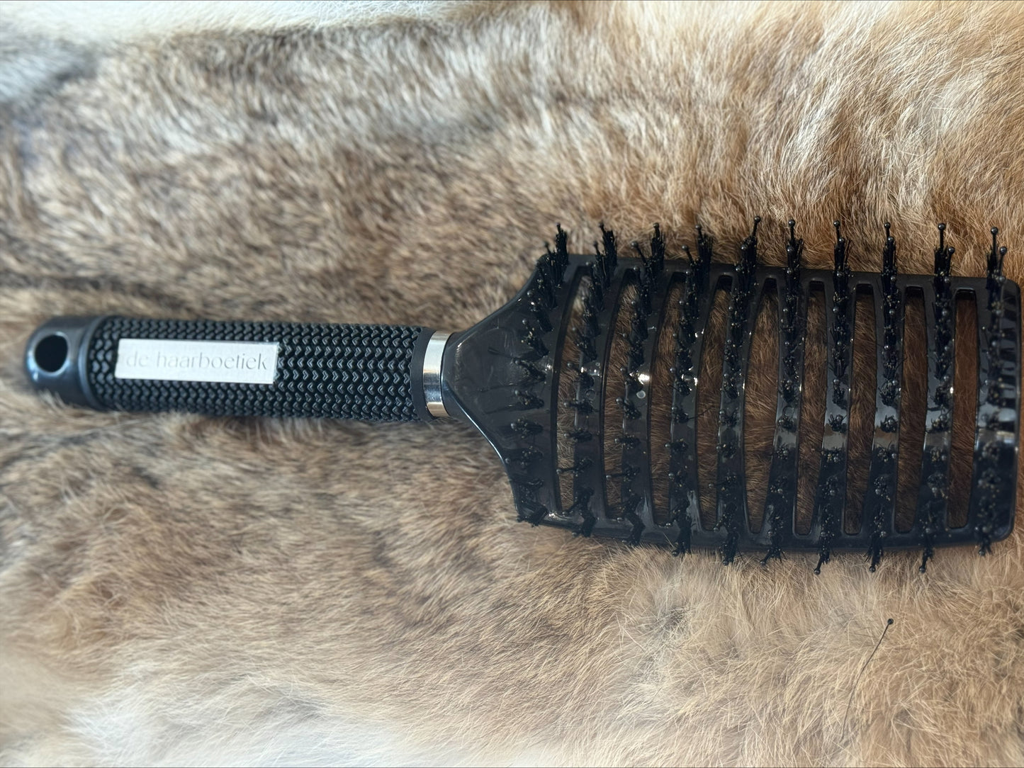 HAARBOETIEK BRUSH black