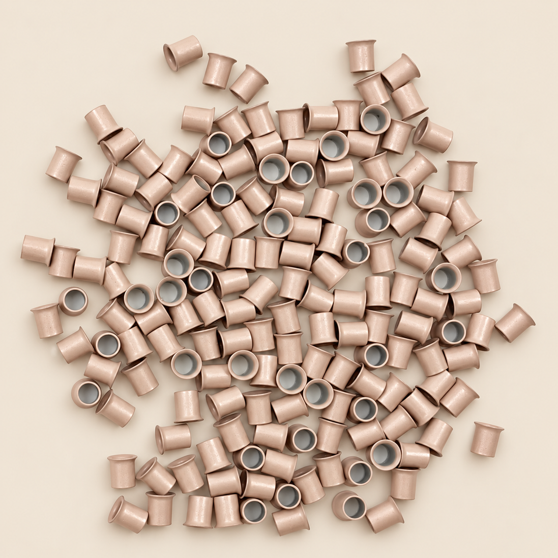Micro-ringen 4,0 mm koper extra kort met uitlopende rand – platinablond – 100 stuks – De HaarBoetiek