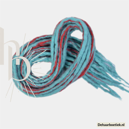 Dreadlocks licht blauw - rood 50 CM | De haarboetiek dreadlock webshop