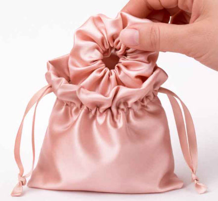 Silk Srunchies bewaarzakje rosé goud