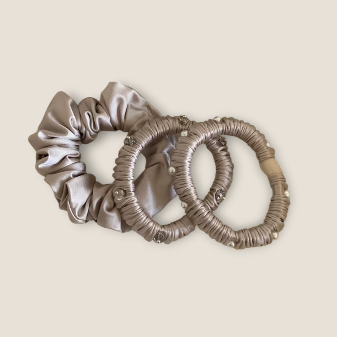 Scrunchie Set Pearl – Taupe – De HaarBoetiek