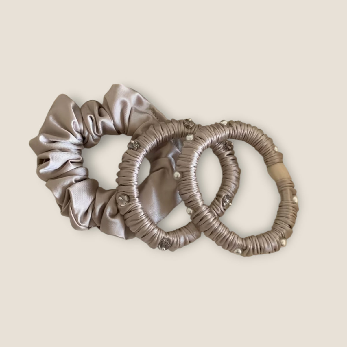 Scrunchie Set Pearl – Taupe – De HaarBoetiek