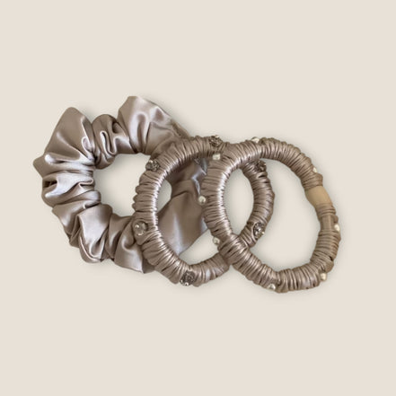 Scrunchie Set Pearl – Taupe – De HaarBoetiek