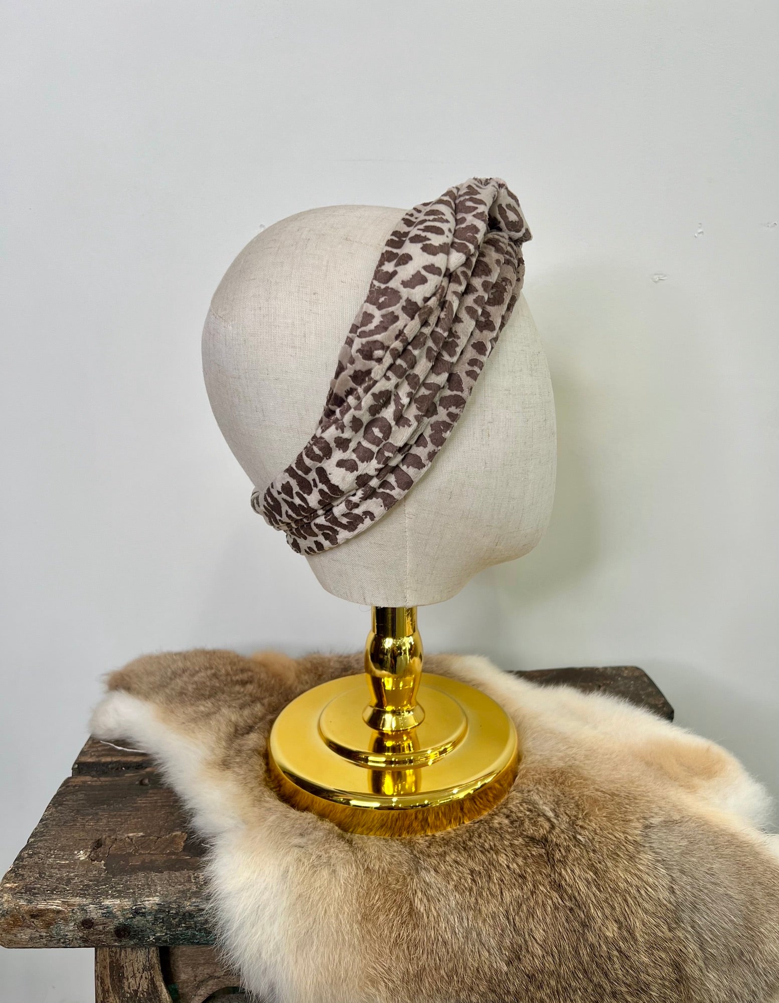 Katoenen bandeau haarband met zandkleurige luipaardprint
