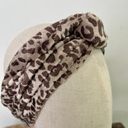 Katoenen bandeau haarband met zandkleurige luipaardprint