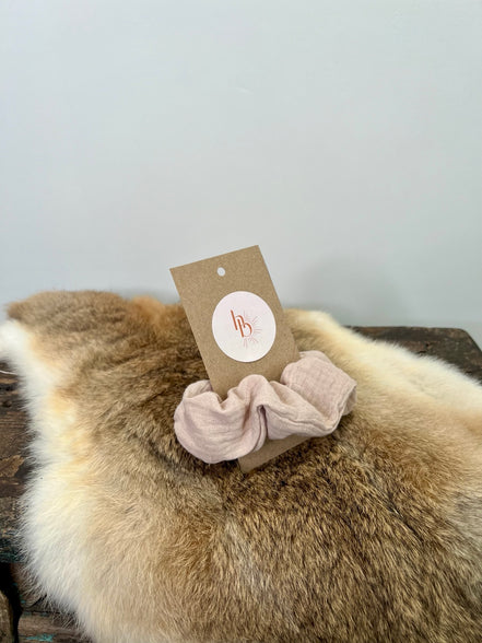 Scrunchie Light Sand Bestel vóór 12:00, morgen stralen! | De haarboetiek.nl