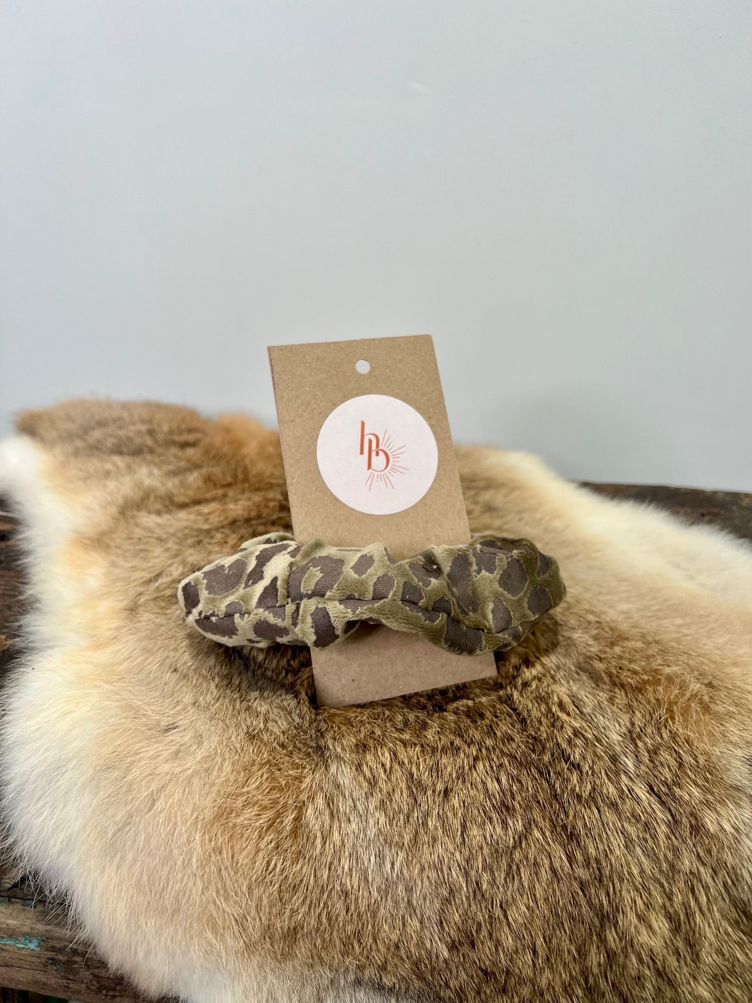 Scrunchie Leopard Green - De HaarBoetiek