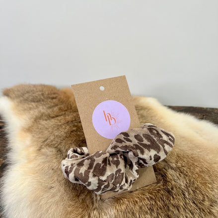 Scrunchie Leopard Sand - De HaarBoetiek