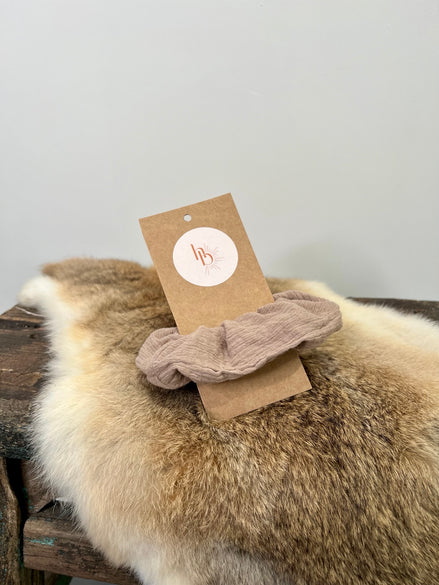 Scrunchie Dark Sand Bestel vóór 12:00, morgen stralen! | De haarboetiek.nl