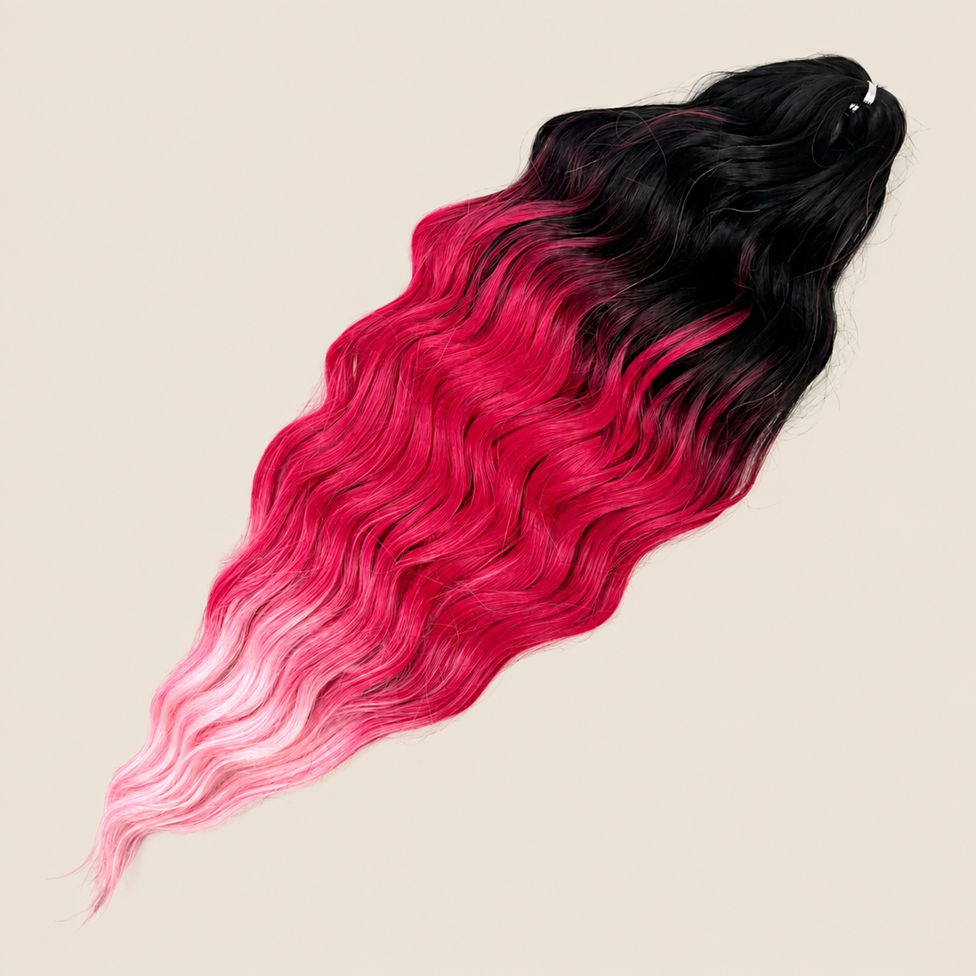 Anna golvend kanekalon invlechthaar zwart-roze-wit ombre 3T-RRed8, 60 cm en 300 gram op beige achtergrond