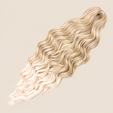 Anna golvend invlechthaar 60 cm 100 g – Blond-lichtroze ombre (T16/56C+PINK) – De HaarBoetiek