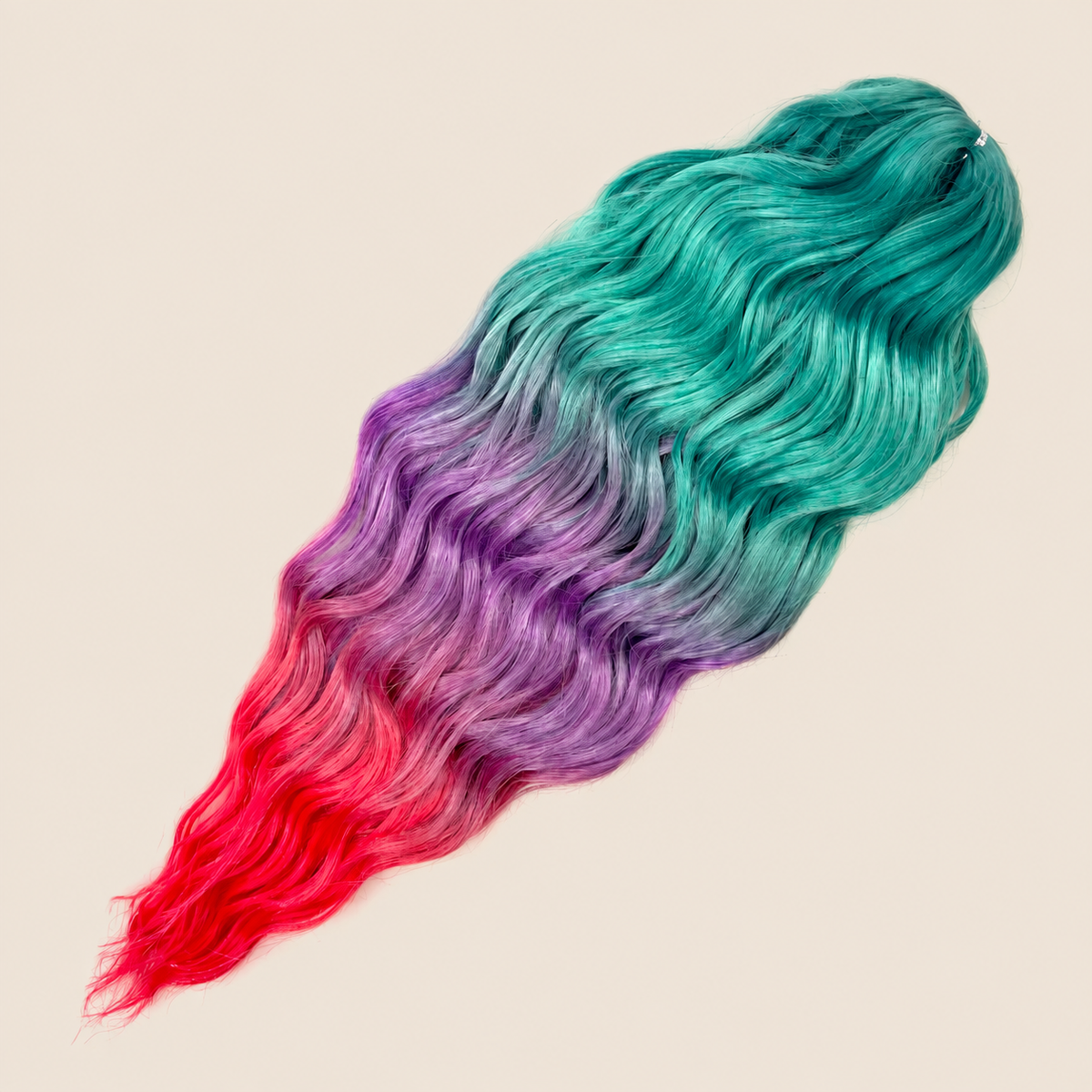 Anna golvend kanekalon invlechthaar turquoise-lila-roze ombre TT-HPD050, 60 cm en 100 gram op beige achtergrond