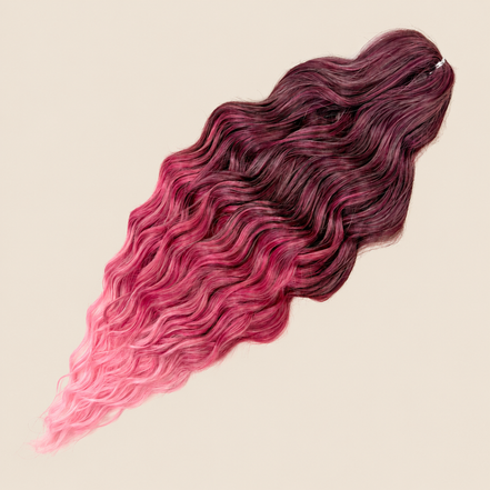 Anna golvend kanekalon invlechthaar donkerbruin-roze ombre T-BPink(17), 60 cm en 100 gram op beige achtergrond