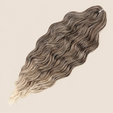 Anna golvend invlechthaar 60 cm 100 g – Asbruin-beige blond ombre (T-Linen(302)) – De HaarBoetiek