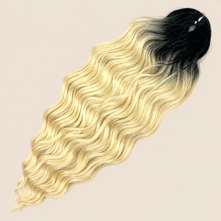 Anna golvend kanekalon invlechthaar zwart-platinablond ombre TT1B/613, 60 cm en 100 gram op beige achtergrond