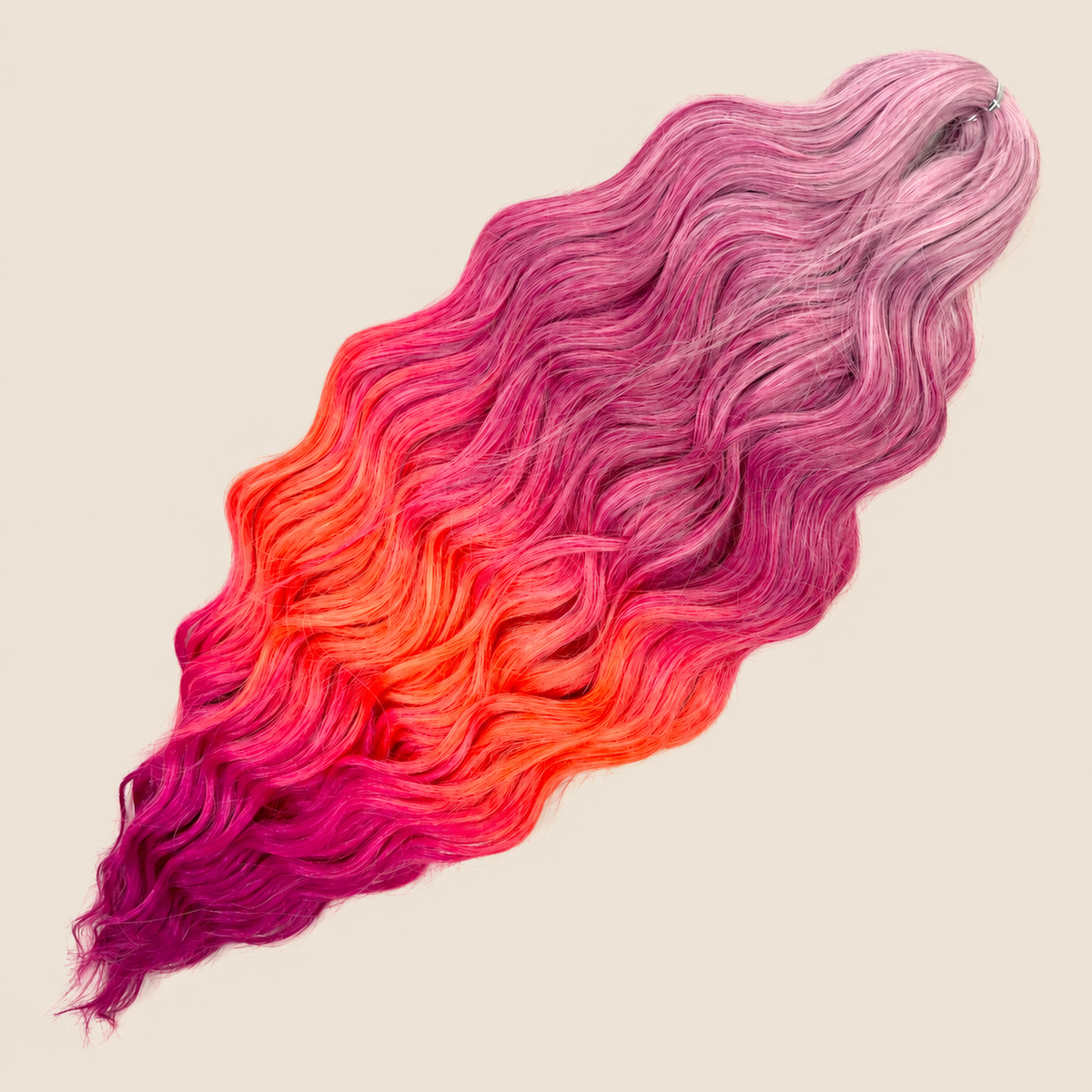 Anna golvend kanekalon invlechthaar roze-oranje-fuchsia ombre HPD159, 60 cm en 100 gram op beige achtergrond