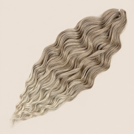 Anna golvend invlechthaar 60 cm 100 g – Asblond-zilver mix (T14F/LGL25) – De HaarBoetiek