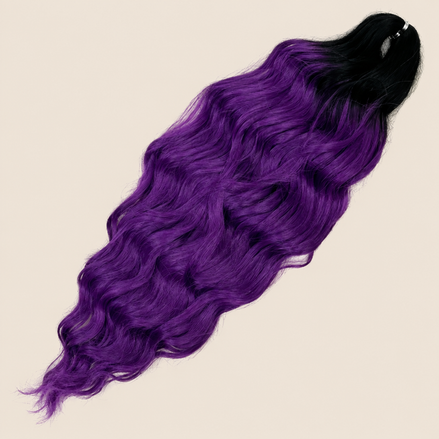 Anna golvend kanekalon invlechthaar zwart-paars ombre TT1B/PURPLE(L), 60 cm en 100 gram op beige achtergrond