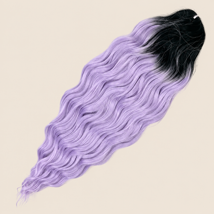 Anna golvend kanekalon invlechthaar zwart-lila ombre TT1B/LPURPLE1, 60 cm en 100 gram op beige achtergrond