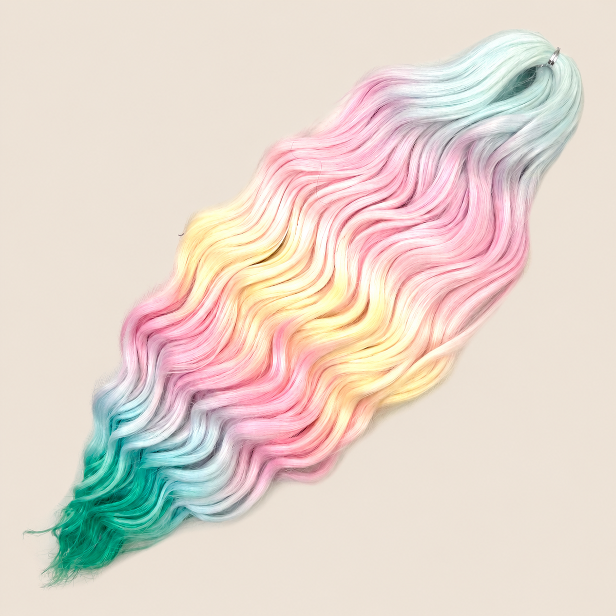 Anna golvend kanekalon invlechthaar mint-roze-geel ombre HPD163, 60 cm en 100 gram op beige achtergrond