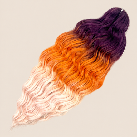 Anna golvend kanekalon invlechthaar paars-oranje-wit ombre 3T-PR/OR14/P8A, 60 cm en 300 gram op beige achtergrond