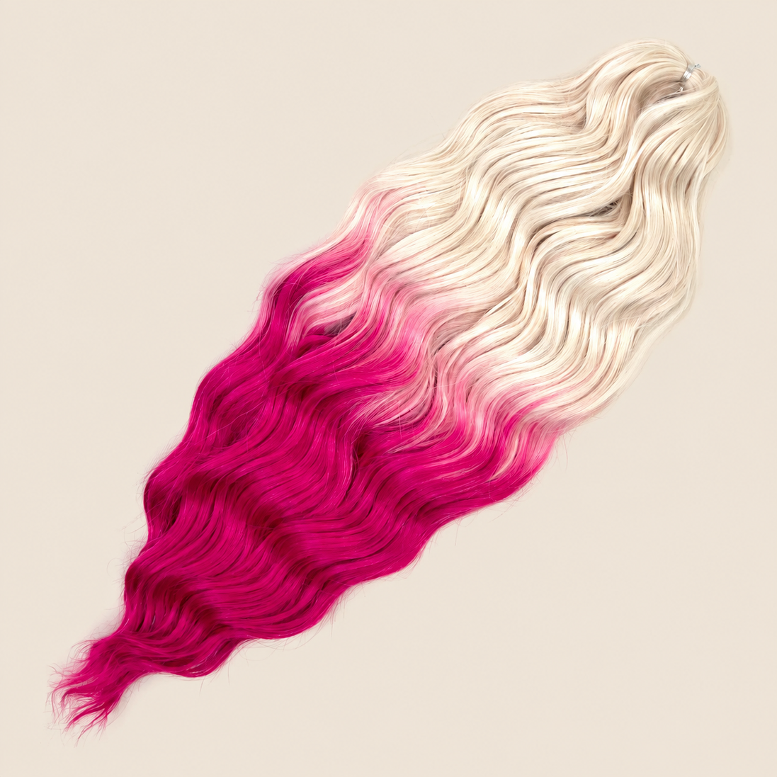 Anna golvend kanekalon invlechthaar wit-fuchsia ombre TT-RWhite11/PK2B, 60 cm en 100 gram op beige achtergrond