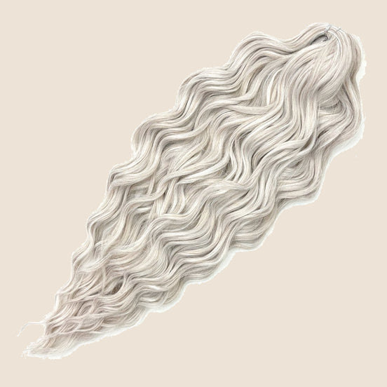 Anna golvend invlechthaar 60 cm – Zilverblond (56C) – De HaarBoetiek