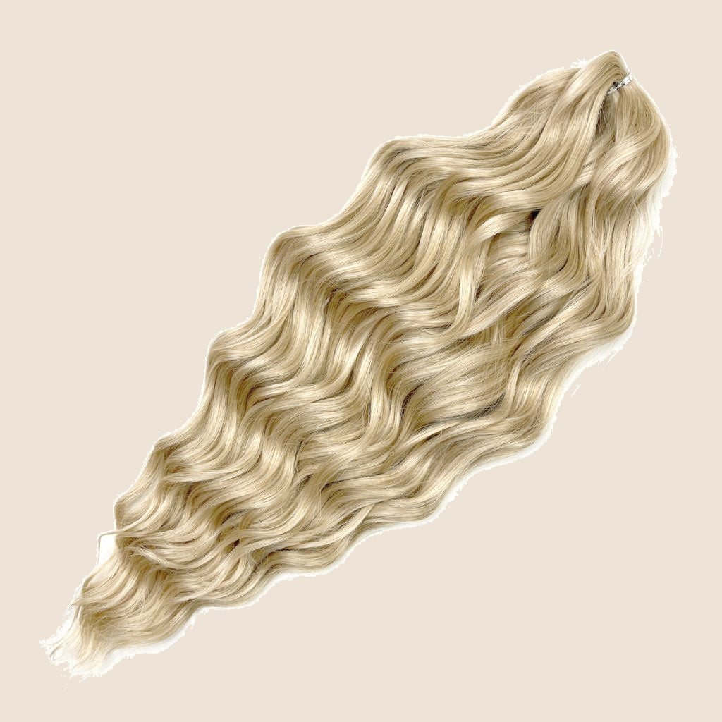 Anna golvend invlechthaar 60 cm – Natuurlijk beigeblond (Linen(59)) – De HaarBoetiek