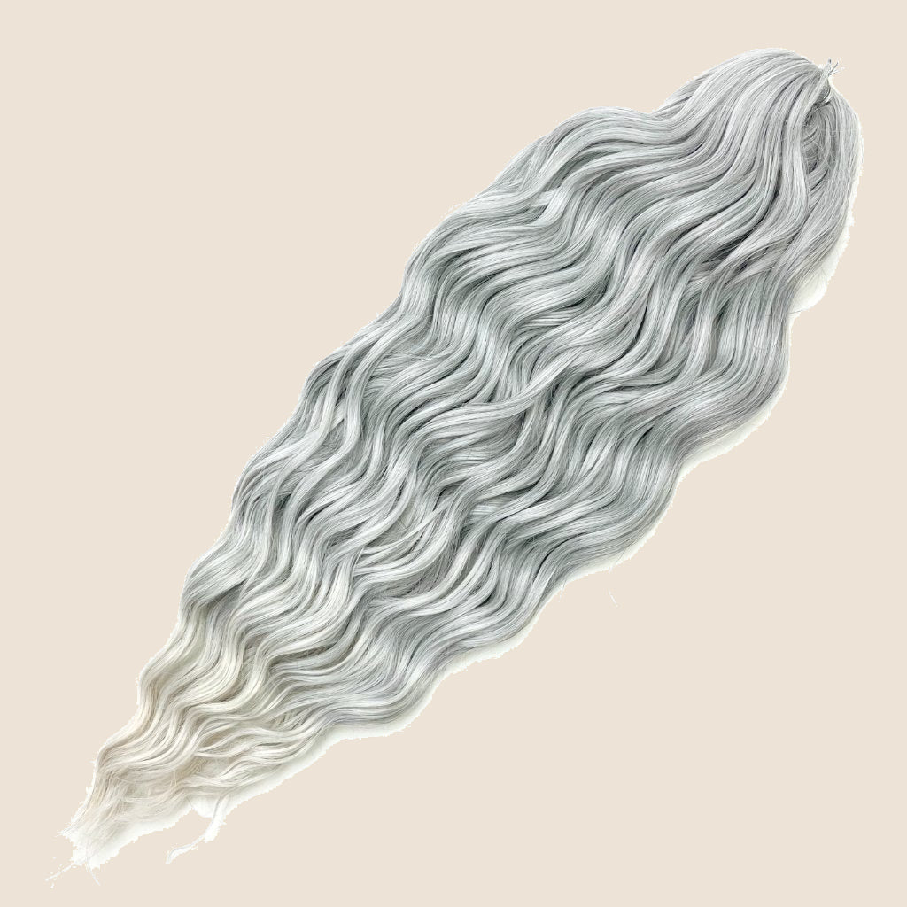 Anna golvend invlechthaar 60 cm – Zilvergrijs ombre (T-Grey31) – De HaarBoetiek