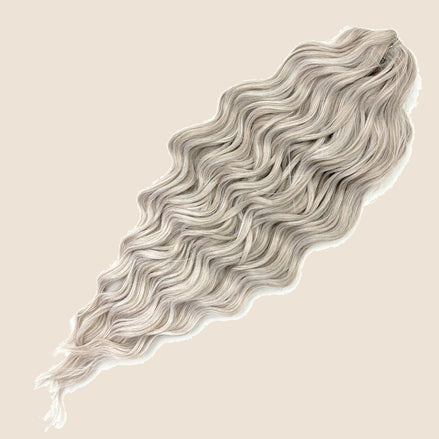 Anna golvend invlechthaar 60 cm – Asblond-zilver ombre (T16/56C) – De HaarBoetiek