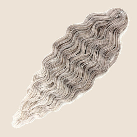 Anna golvend invlechthaar 60 cm – Donker asblond-zilver ombre (T18/56C) – De HaarBoetiek