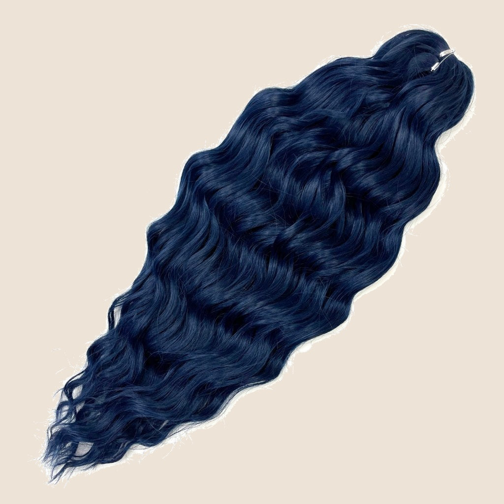 Anna golvend invlechthaar 60 cm 100 g – Donkerblauw (Blueberry) – De HaarBoetiek