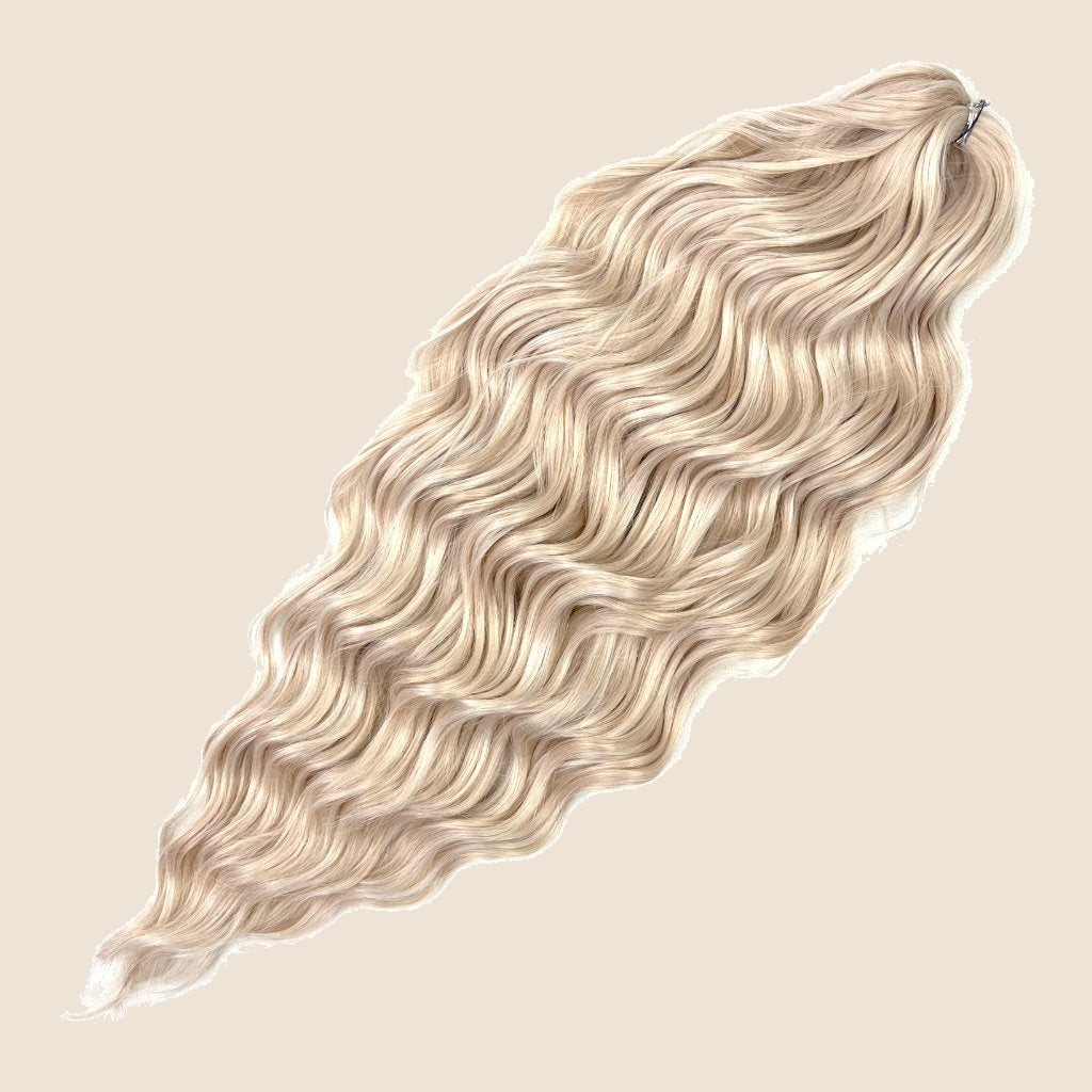 Anna golvend invlechthaar 60 cm 100 g – Crèmeblond (CREAMY) – De HaarBoetiek