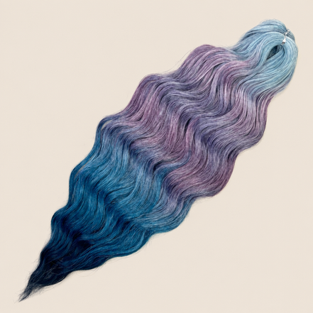 Anna golvend invlechthaar 60 cm 100 g – Lichtblauw-lila-petrol ombre (HPD089) – De HaarBoetiek