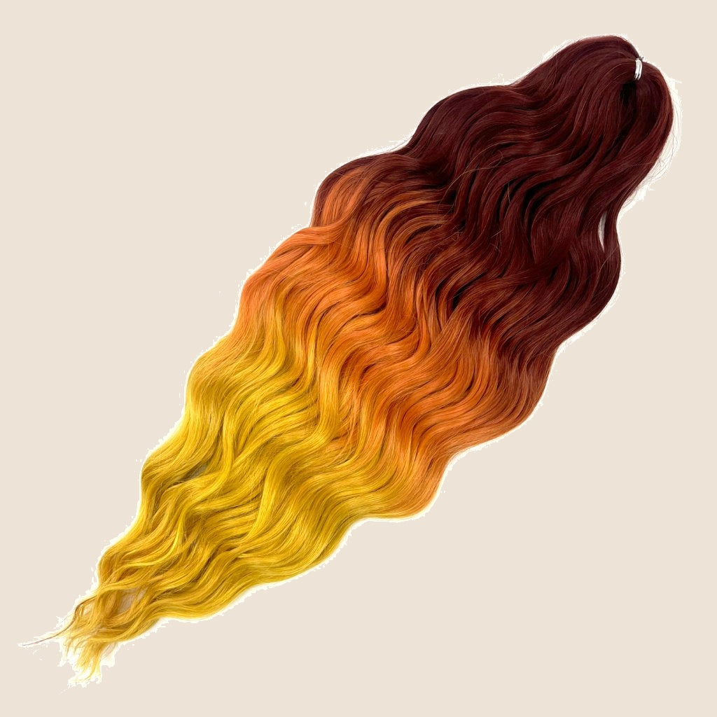 Anna golvend invlechthaar 60 cm 100 g – Bordeaux-oranje-geel ombre (3T-OYELLOW14) – De HaarBoetiek