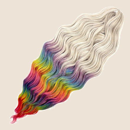 Anna golvend invlechthaar 60 cm 100 g – Crème-regenboog ombre (56C/HPD116) – De HaarBoetiek