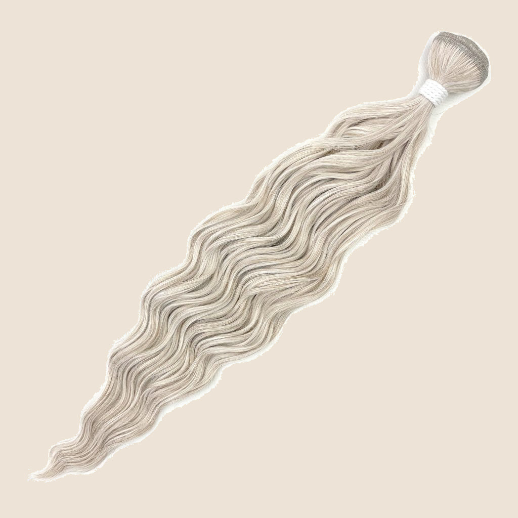 Anna synthetische haarweft 60 cm 100 g – Zilverblond (56C) – De HaarBoetiek