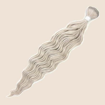 Anna synthetische haarweft 60 cm 100 g – Zilverblond (56C) – De HaarBoetiek