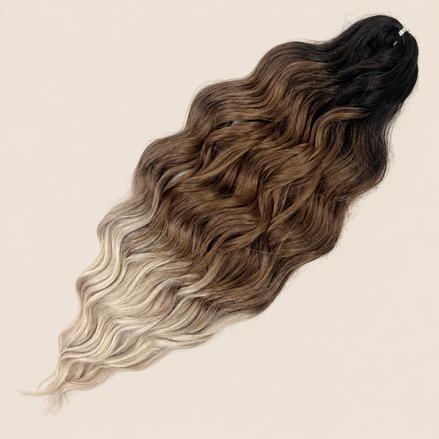 Anna golvend invlechthaar 60 cm 100 g – Donkerbruin-blond ombre (GT4/V8/LGL26) – De HaarBoetiek