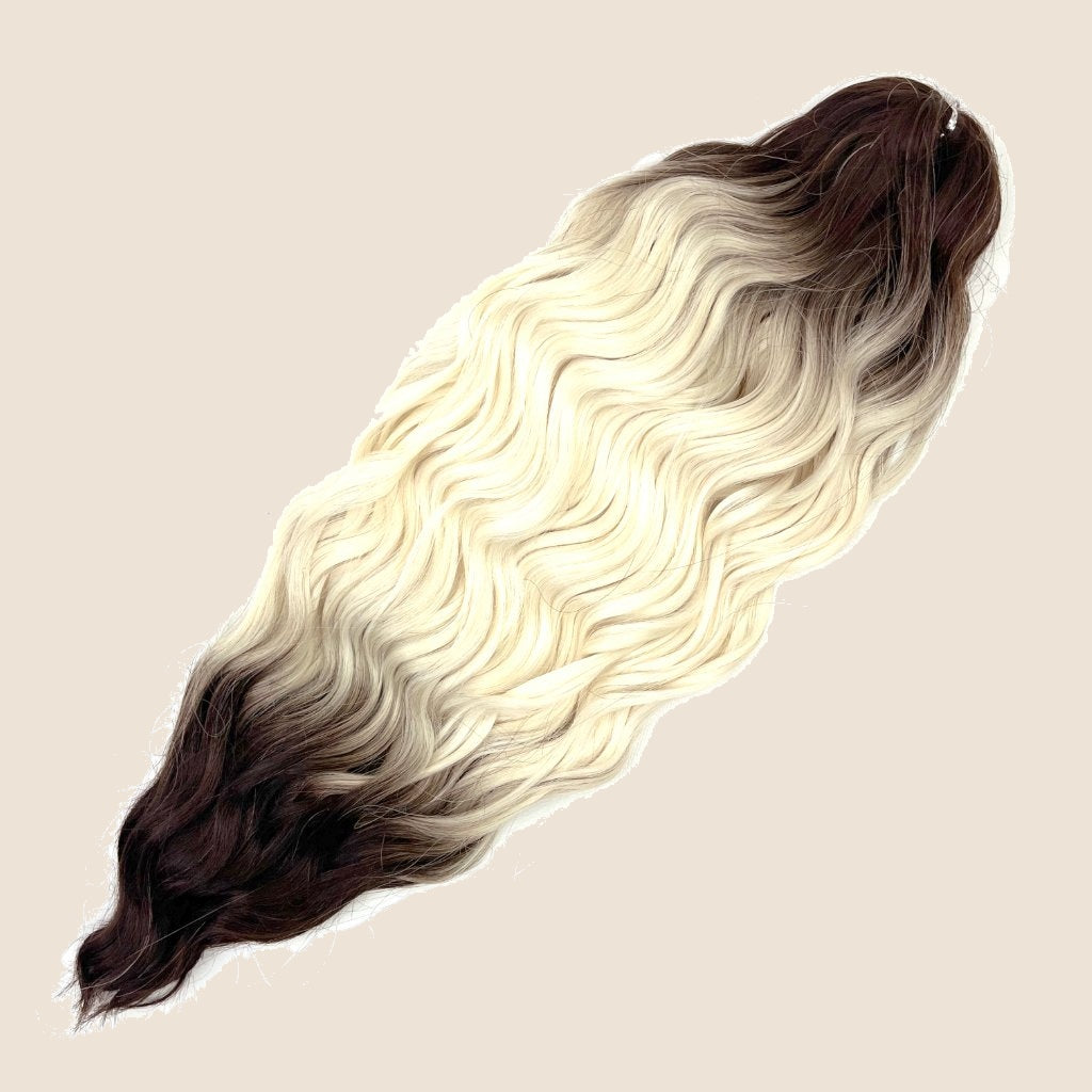 Anna golvend invlechthaar 60 cm 100 g – Donkerbruin-wit ombre (2T-BRWHITE) – De HaarBoetiek