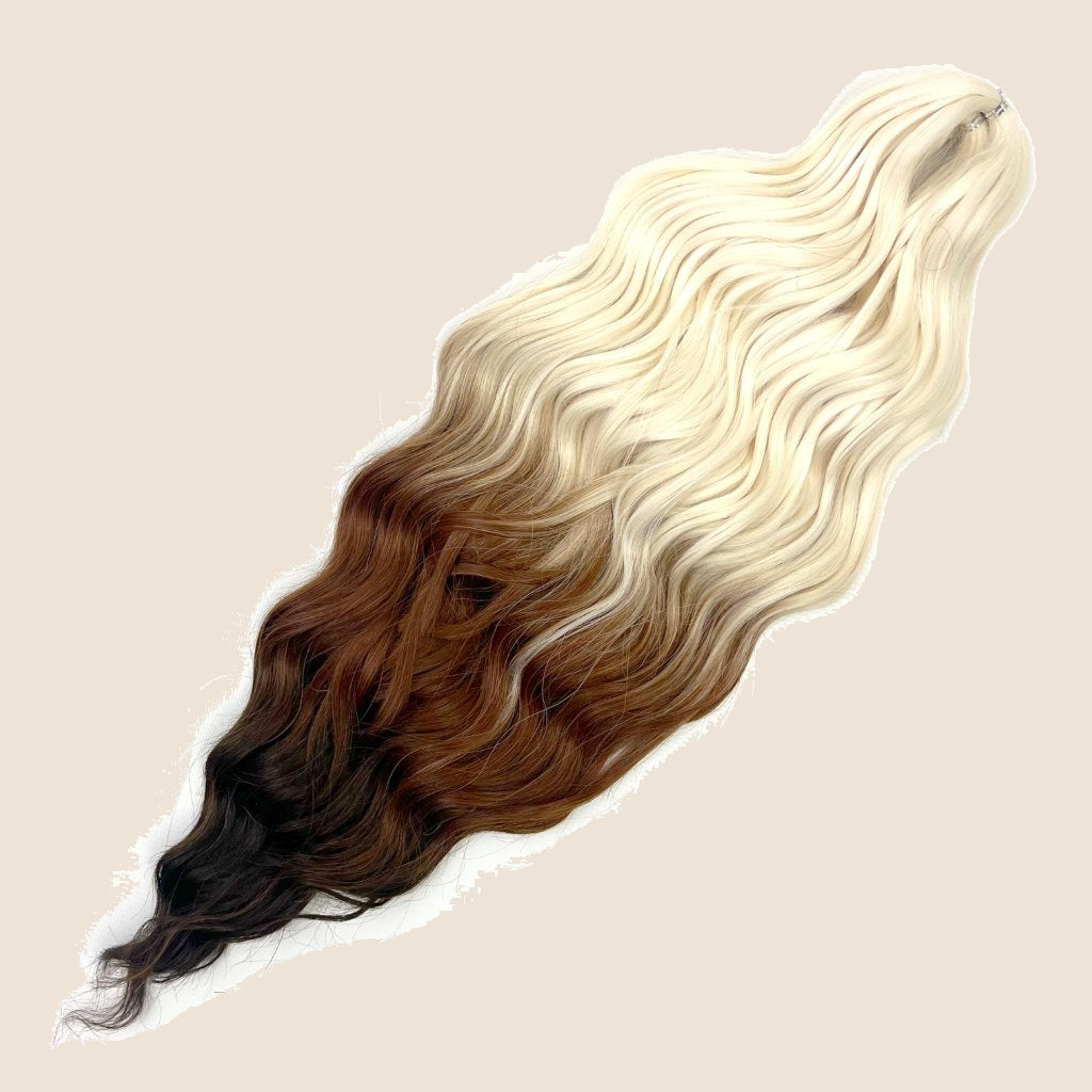 Anna golvend invlechthaar 60 cm 100 g – Donkerbruin-bruin-blond ombre (3T-Brown212AA) – De HaarBoetiek