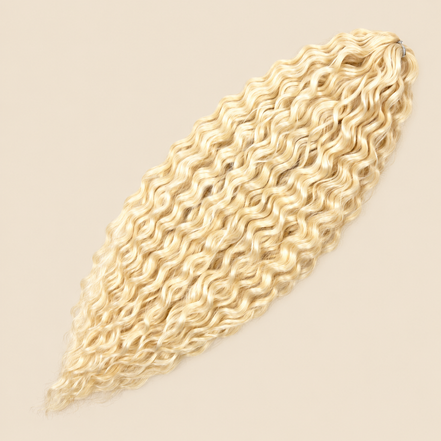 Ariel golvend kanekalon invlechthaar 55 cm 100 g, kleur FW8, op beige achtergrond