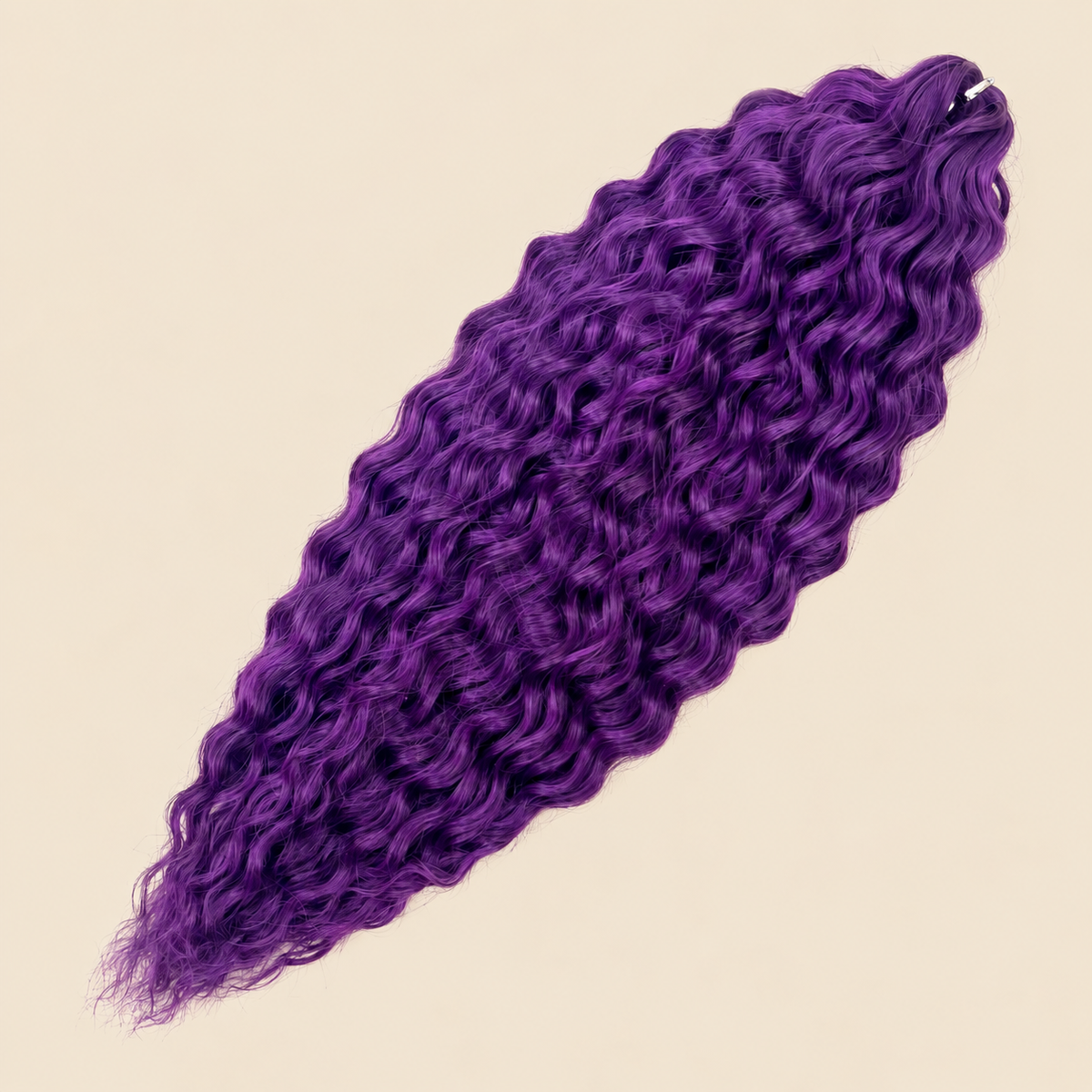 Ariel golvend kanekalon invlechthaar 55 cm 100 g, paars (kleur Purple2), op beige achtergrond