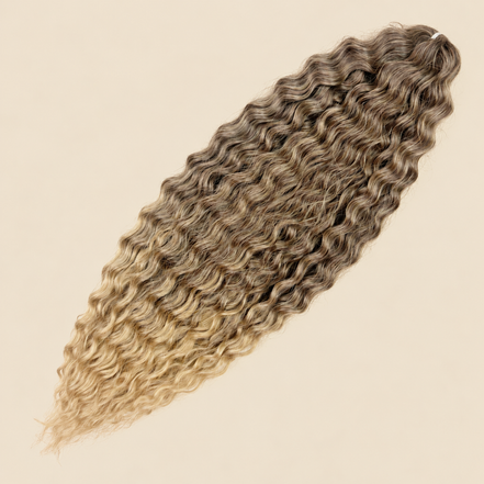 Ariel golvend kanekalon invlechthaar 55 cm 100 g, bruin/blond ombre (kleur T4/24D), op beige achtergrond