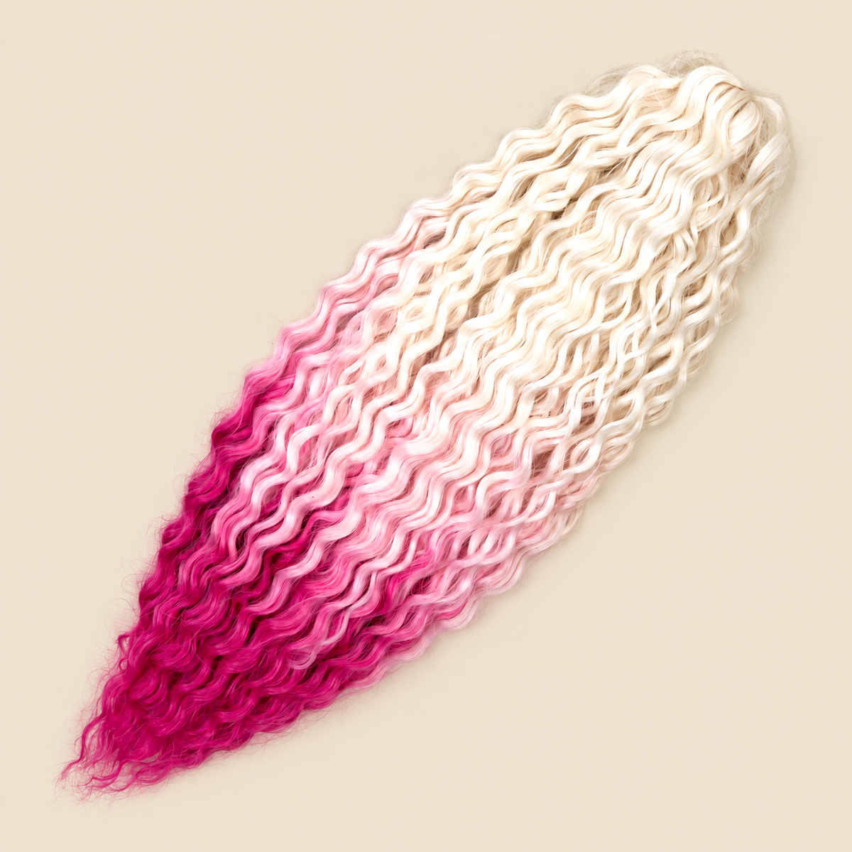 Ariel golvend kanekalon invlechthaar 55 cm 100 g, roze ombre (kleur TT-PinkW(3)), op beige achtergrond
