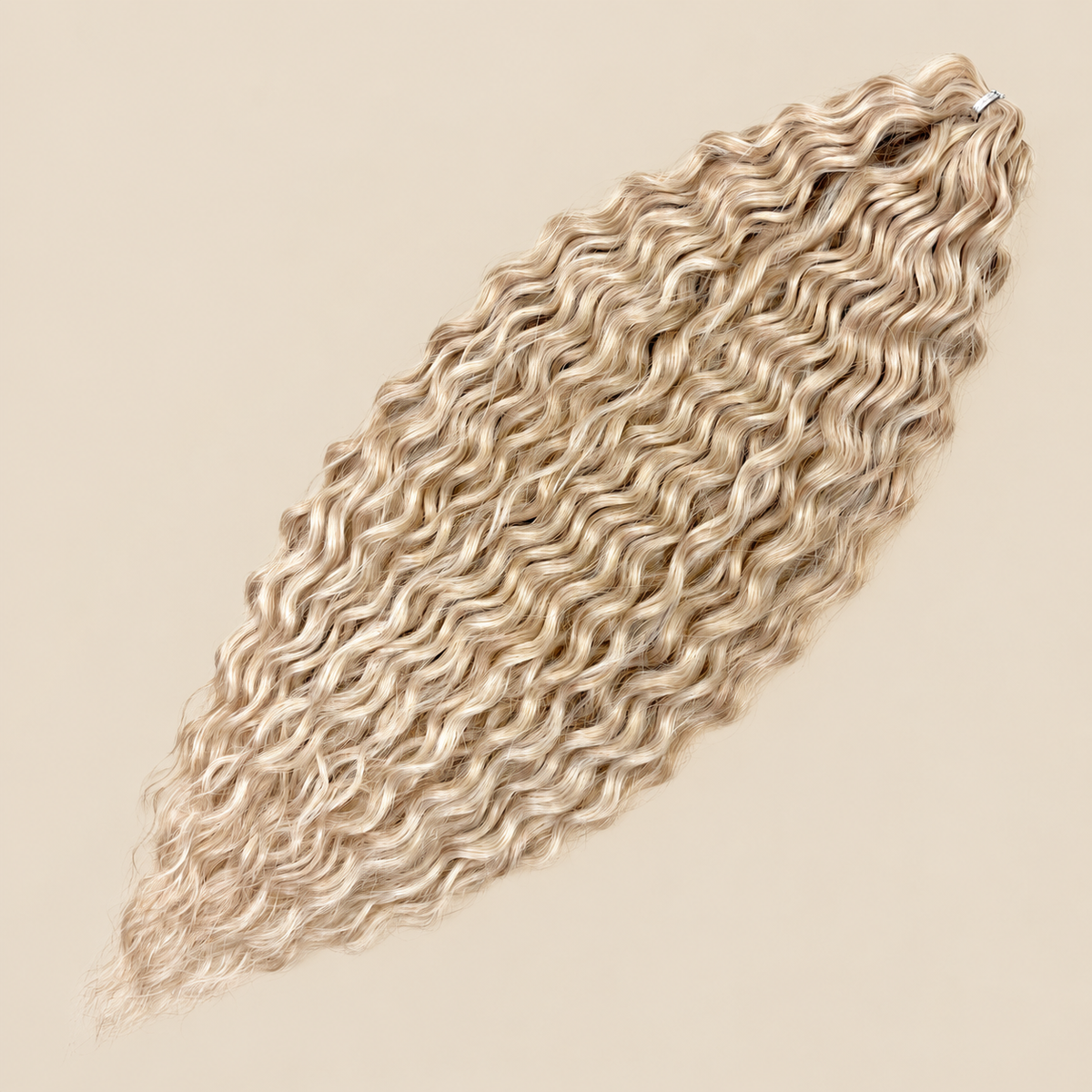 Ariel golvend kanekalon invlechthaar 55 cm 100 g in kleur TT16A/LGL5 op beige achtergrond