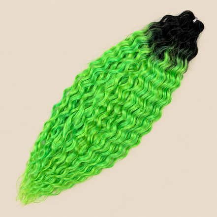 Ariel golvend kanekalon invlechthaar 55 cm 100 g in kleur TT1B/DG25 op beige achtergrond