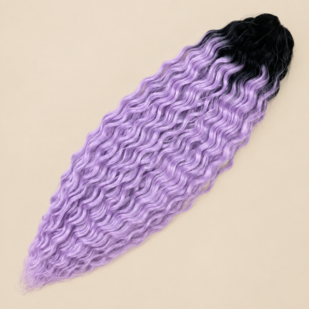 Ariel golvend kanekalon invlechthaar 55 cm 100 g in zwart/paars ombre (kleur TT1B/LPURPLE1) op beige achtergrond