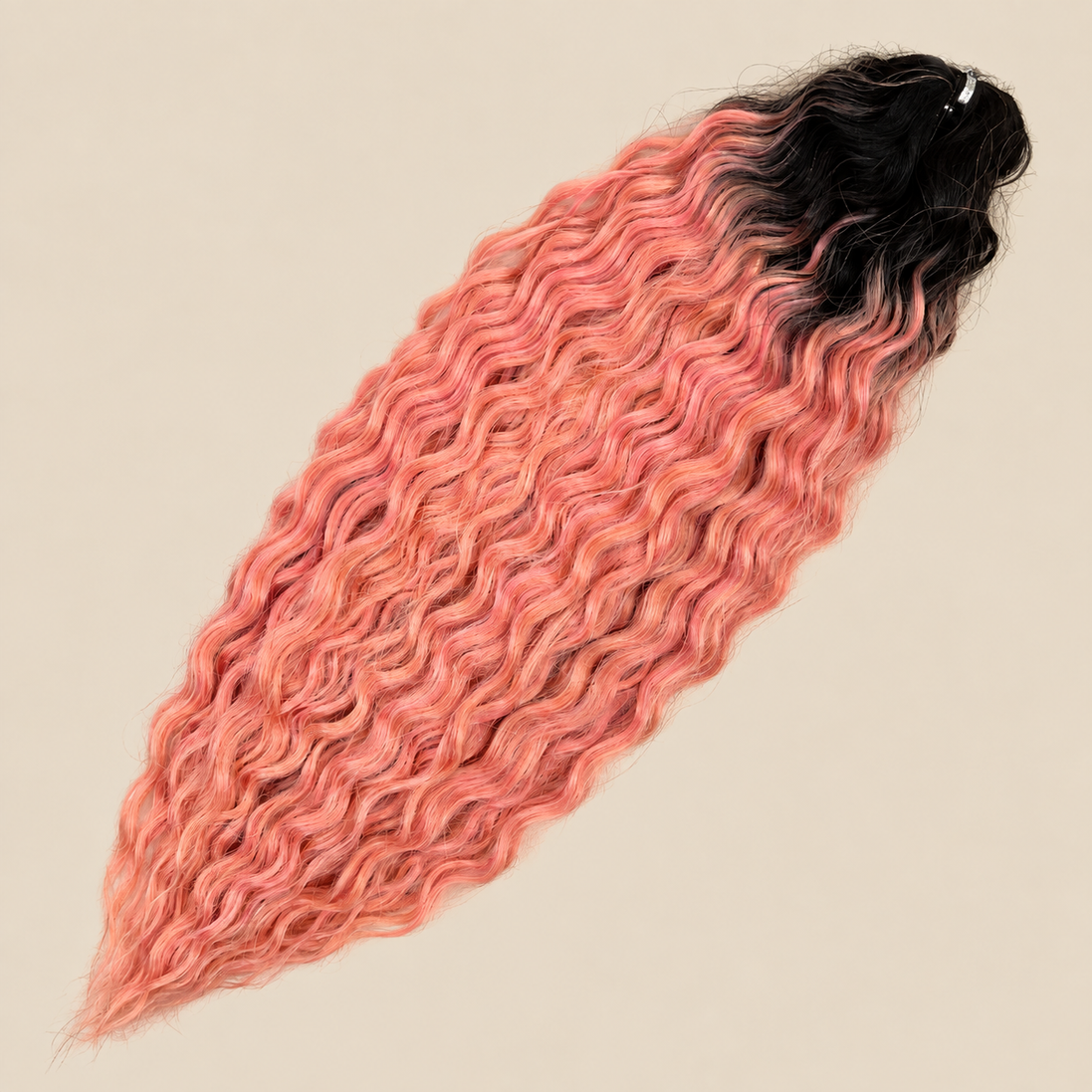 Ariel golvend kanekalon invlechthaar 55 cm 100 g in kleur TT1B/TFC23 op beige achtergrond