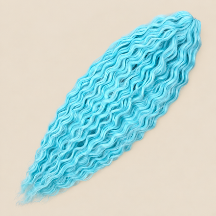 Ariel golvend kanekalon invlechthaar 55 cm 300 g in blauw (kleur LBLUEA) op beige achtergrond